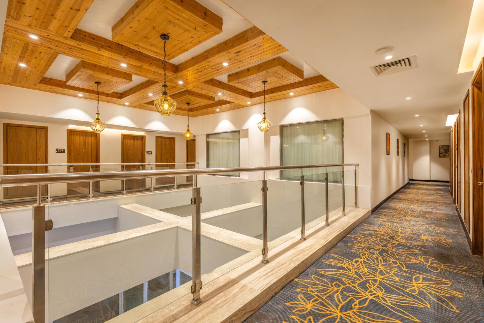 Hotel Sterling Borderland 4*