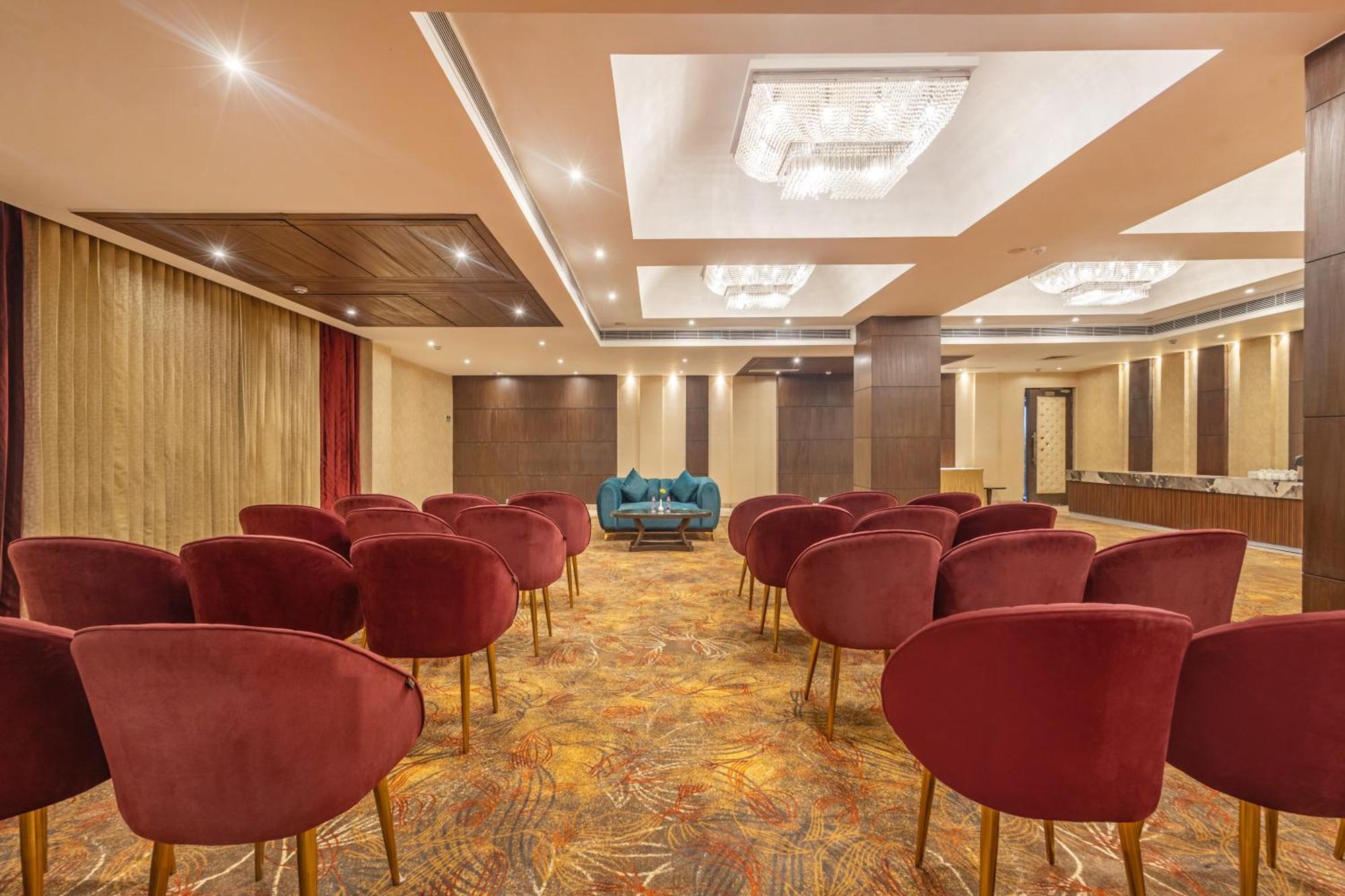 Hotel Sterling Borderland 4*