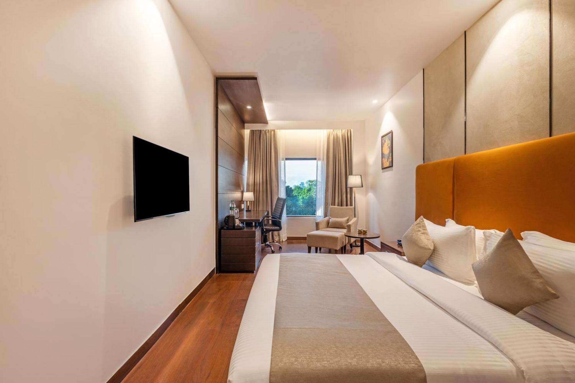 Sterling Borderland Hotel 4*