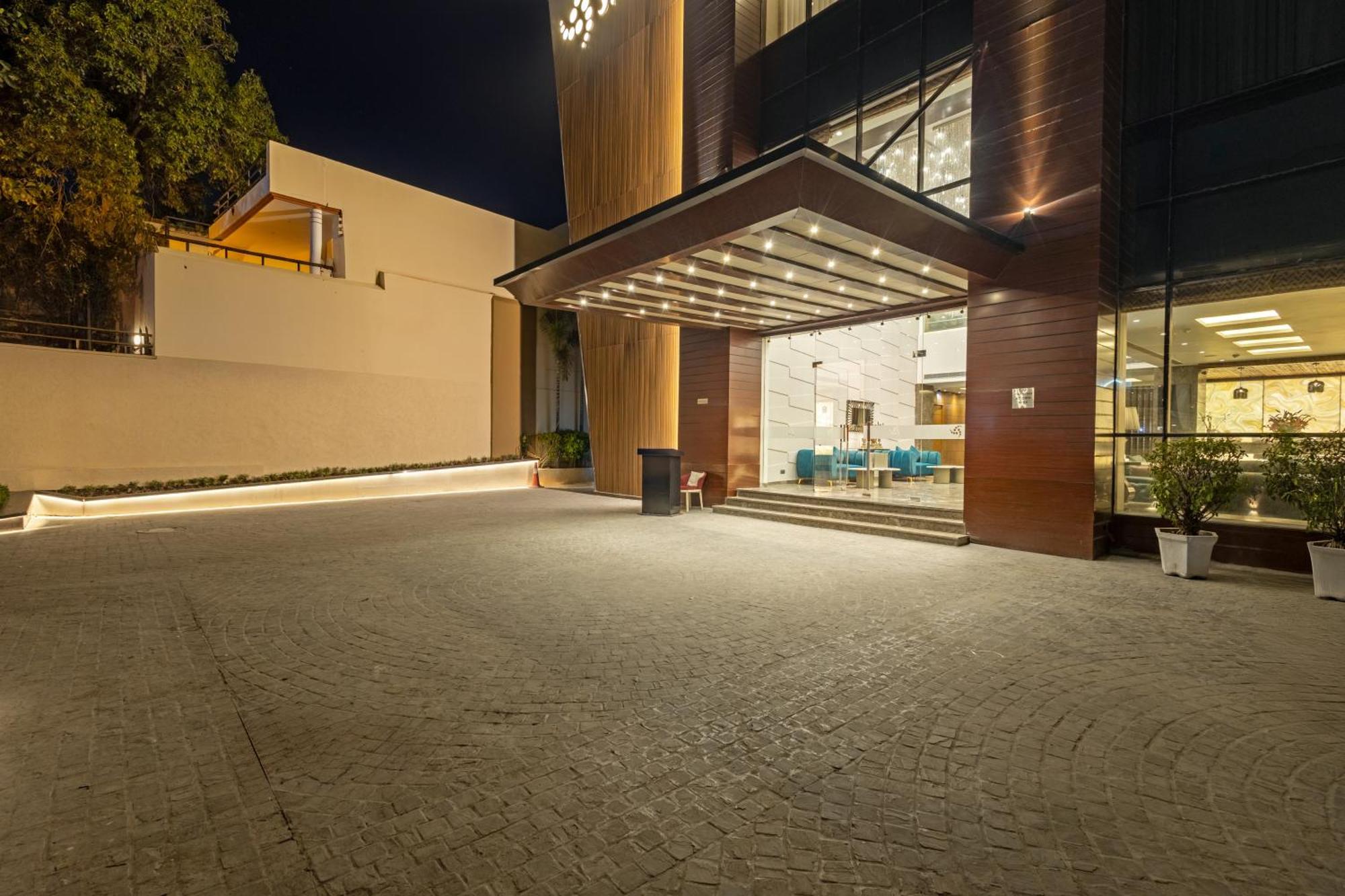 Hotel Sterling Borderland